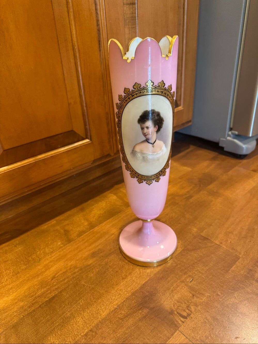 Antique Victorian Pink Porcelain Cameo Portrait Vase Gold Gilt Footed